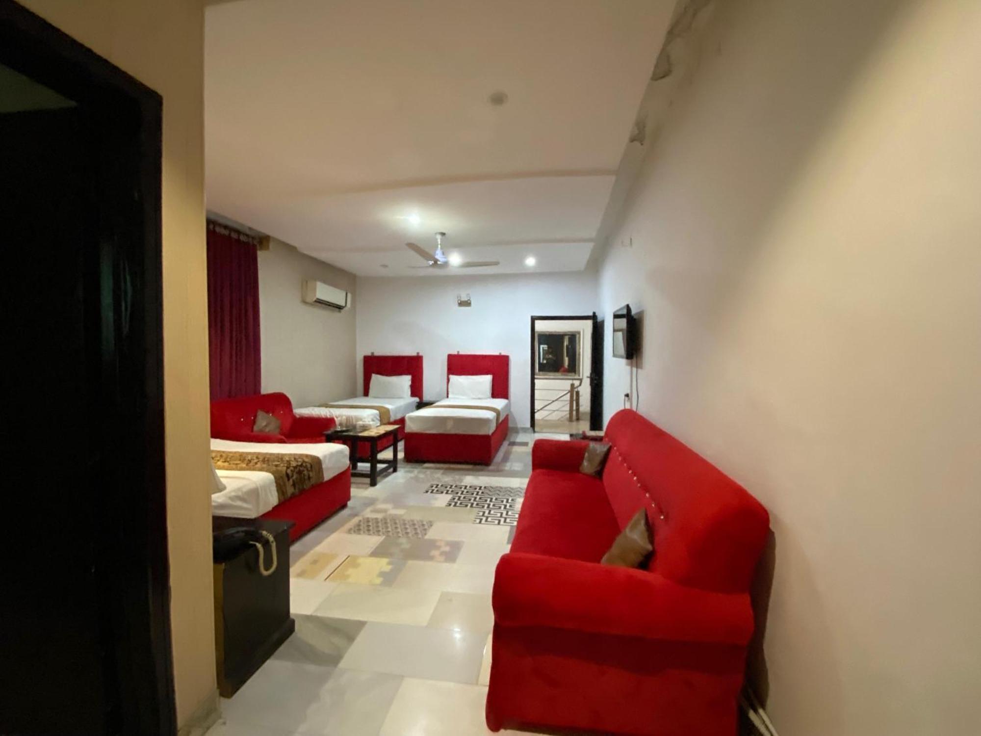 לאהור Hotel Tulip Inn, Gulberg מראה חיצוני תמונה