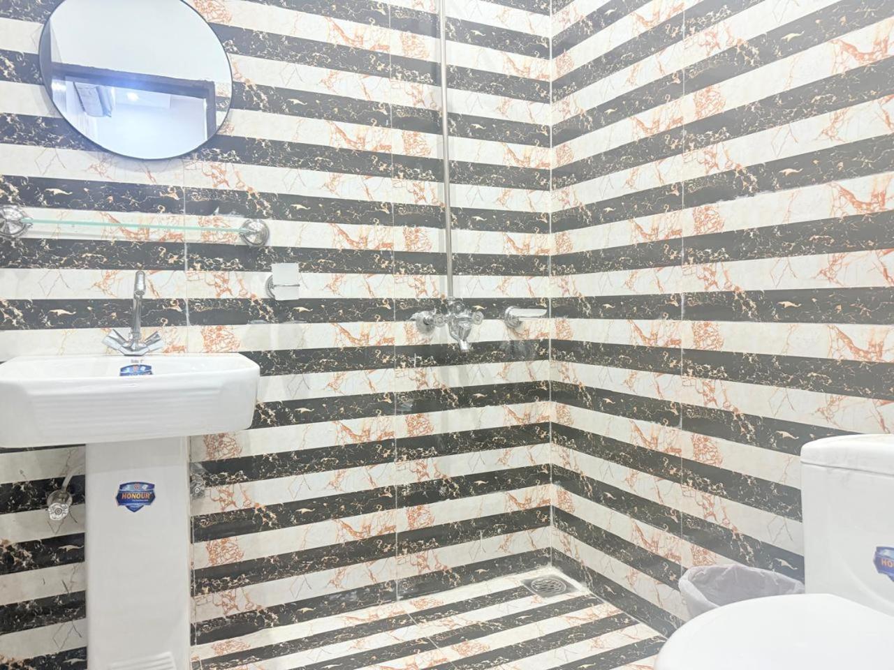 לאהור Hotel Tulip Inn, Gulberg חדר תמונה